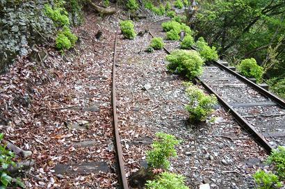 折り返しのため複線に。