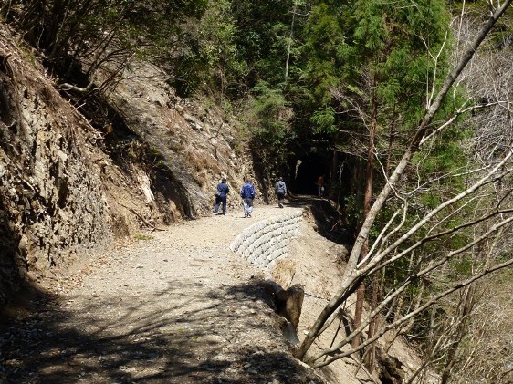 雁巻の隧道(ロープでつたって行った所)ブログ